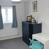 Photo 2: Bright & Spacious
