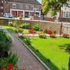 Photo 9: Front garden 