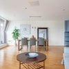 Photo 2: Lounge (ii)