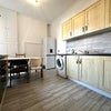 Photo 4: kitchen