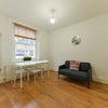 Photo 9: Livingroom