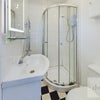 Photo 9: Room 1 Ensuite