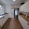 Photo 4: kitchen