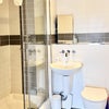 Photo 5: En-suite