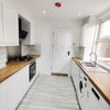 Photo 4: kitchen