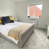 Photo 8: Kingsize Bed room