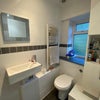 Photo 4: En suite bathroom