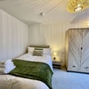Photo 3: Room 1 