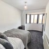 Photo 2: Room 5 en suite