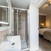 Photo 3: En-suite