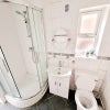 Photo 5: Main Bathroom 1 (Shared with 1 housemate)