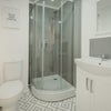 Photo 4: En suite 