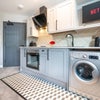 Photo 10: Kitchen 