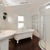 Photo 4: Shared bathroom (1)