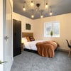 Photo 2: Large Double Ensuite Room 