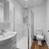 Photo 2: Bathroom 