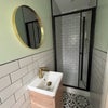 Photo 3: Room 3 - private shower room