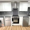 Photo 14: Fully appointed, spacious kitchen 