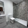 Photo 2: En suite bathroom