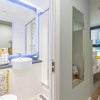 Photo 3: En suite bathroom 