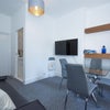 Photo 2: Lounge