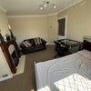 Photo 7: Large double room with shared bathroom