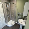Photo 5: Room 3 en-suite 