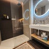 Photo 9: Large ensuite bathroom