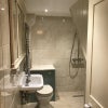 Photo 7: Lower Ground Floor Bathroom (£825pcm)