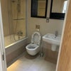 Photo 4: Main bathroom 