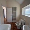 Photo 5: bathroom