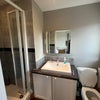 Photo 2: En suite 