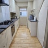 Photo 5: kitchen