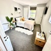 Photo 2: Large double bedroom with en-suite available now