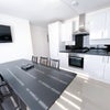 Photo 4: kitchen