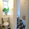 Photo 7: Bathroom/toilet