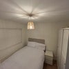 Photo 5: bedroom