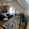 Photo 6: Tv + kitchen