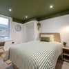 Photo 2: ROOM 4