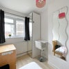 Photo 3: Room 1