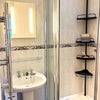 Photo 2: Clean en-suite shower room