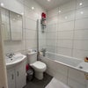 Photo 5: Bathroom - shared between 2