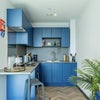 Photo 3: Kitchen & Breakfast Bar