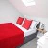 Photo 5: Large double bedroom with en-suite available now