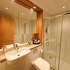 Photo 4: En-suite bathroom
