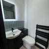 Photo 4: Room 1 Ensuite