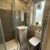 Photo 7: bathroom
