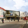 Photo 12: Shopping centre, cinemas, markets, and a wide range of local amenities nearby.