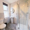 Photo 5: Spacious well maintained en-suite bathroom