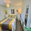 Photo 4: Double room with 2 windows